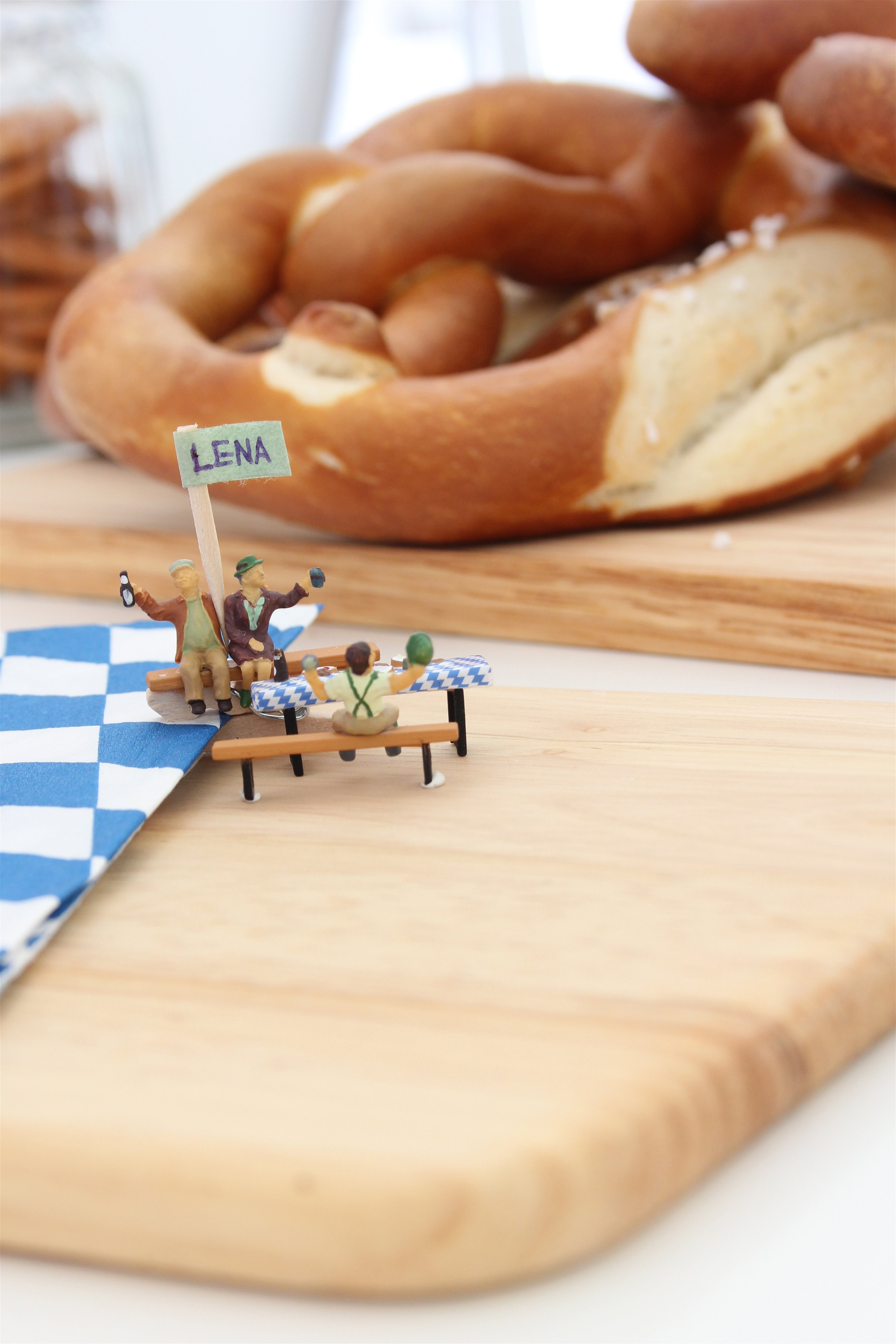 4) Pretzels, snacks and decorations in blue and white!