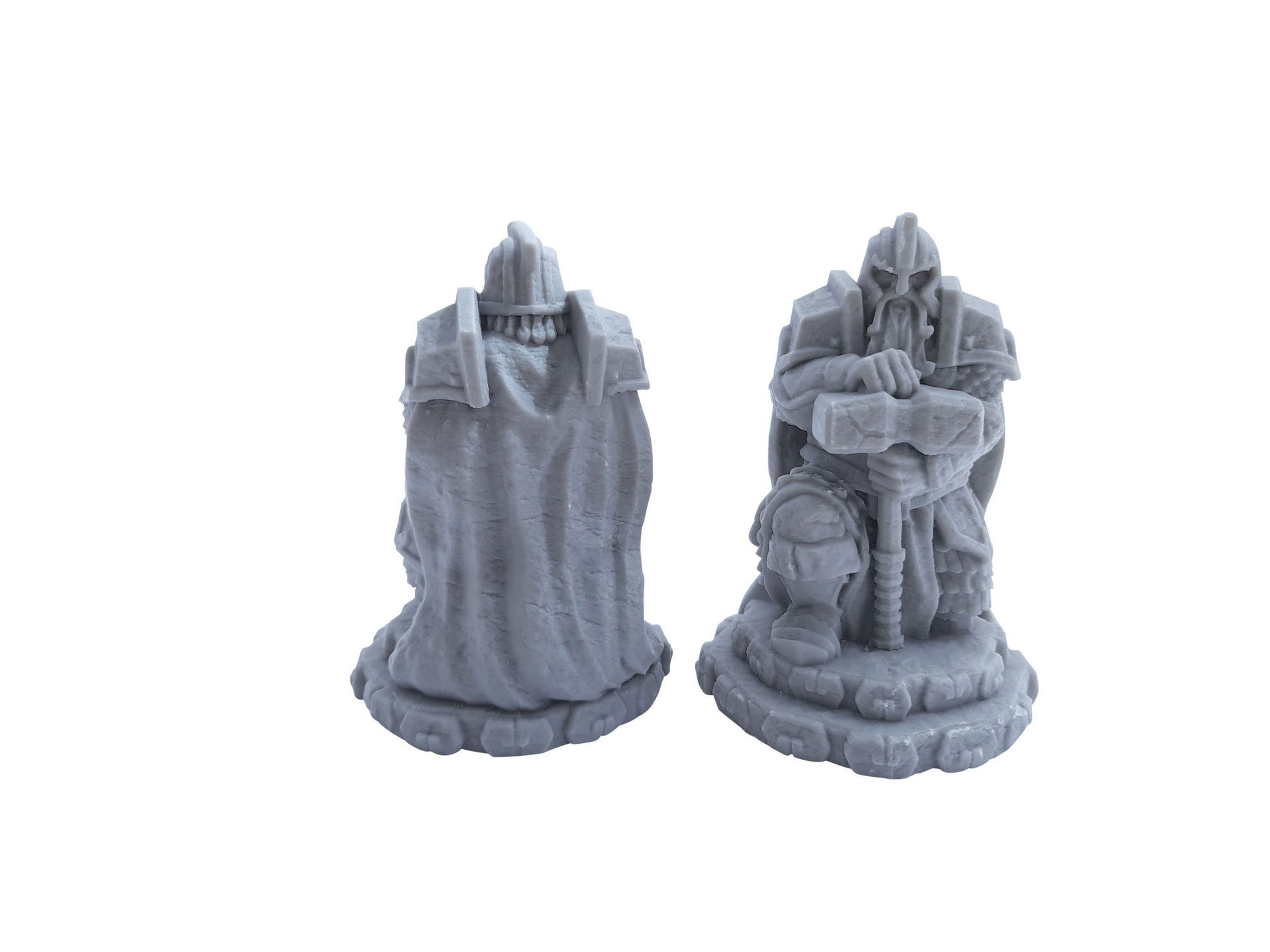 Dwarf statues with hammer, kneeling (2 different) Zwergenstatuen mit Hammer, kniend (2 verschiedene)