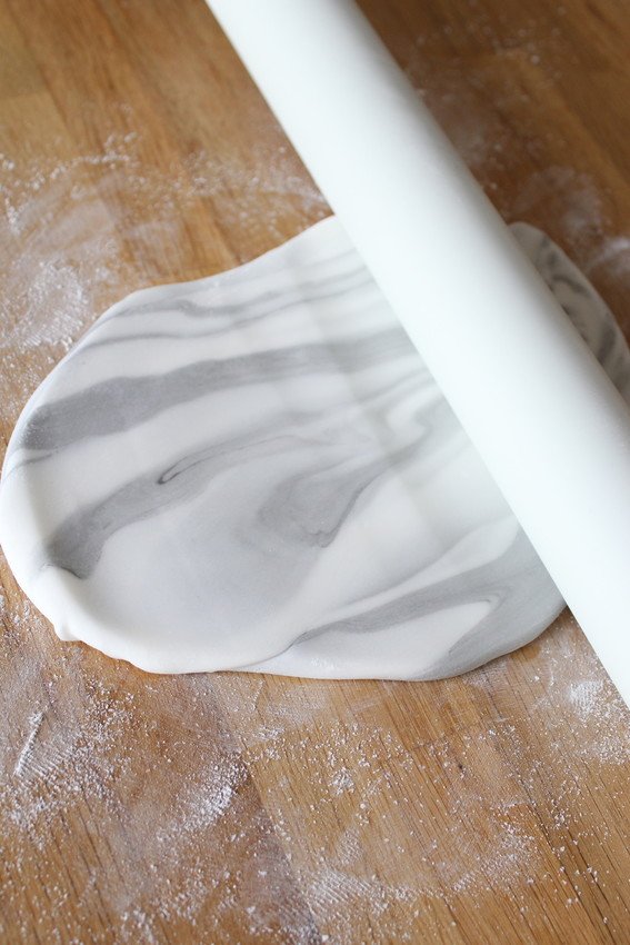 4. Marbled icing for the festive cake